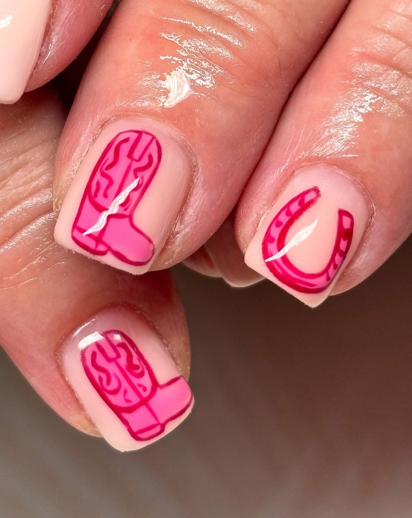 Let’s go girls ! 👢💕✨~ @nailsbysarahliz