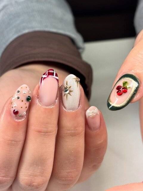 Merry (thanksgiving?) Christmas!!😜✨✨ @nailsbysarahliz ✨