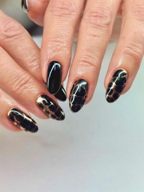 These pics are an understatement! 🤩✨ @nailsbysarahliz on @heathermariebullock