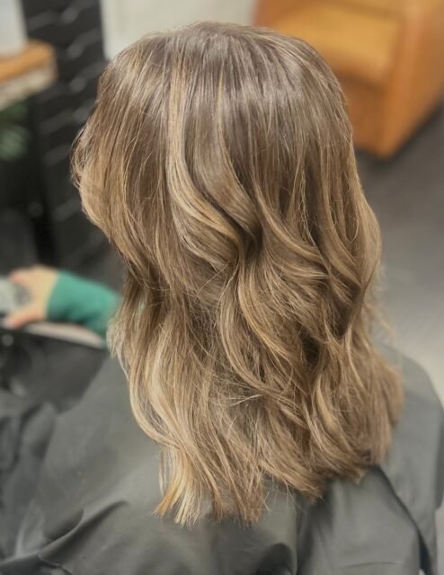 Soft & Subtle
✨ highlights and face framing by @monroestylesalon