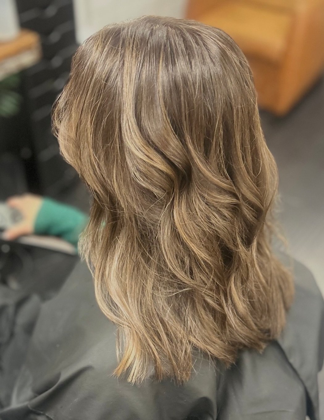 Soft & Subtle
✨ highlights and face framing by @monroestylesalon