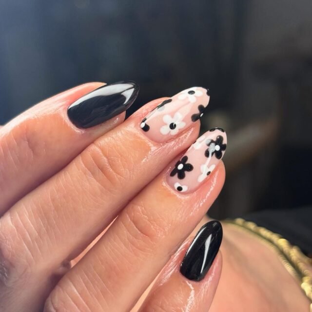 A neutral spring vibe 🖤🌼🤍@nailsbysarahliz#springnails #luminarynailsystems #neutral #ohionailtech