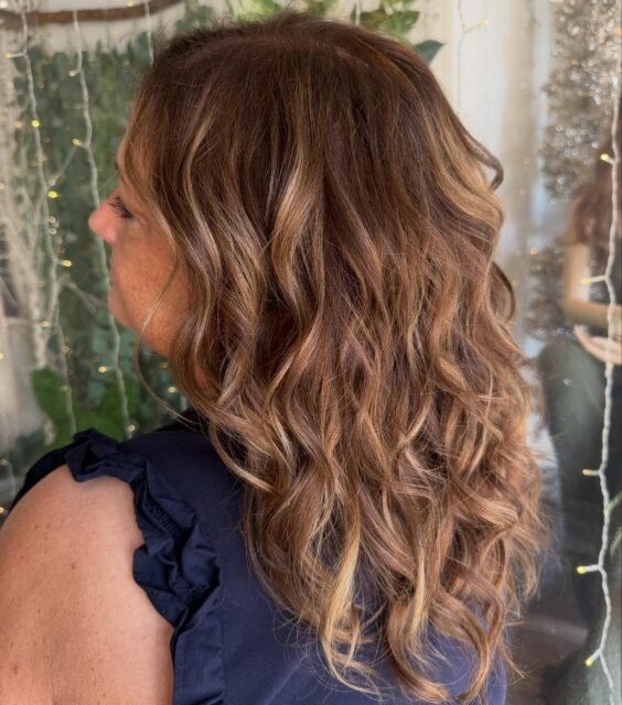 One of my favorite brunettes 🤎
We like to add some dimension from time to time.✨ hair by @heathermbullock