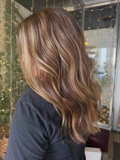 ✨A before and after story✨
What a beautiful change
for @brandi_talbott 🪄✨ hair by @heathermbullock
•
•
•#selfcare #dimensionalbrunette #beforeandafter #manehavensalon
#thisisasafespacetobewhoyouare