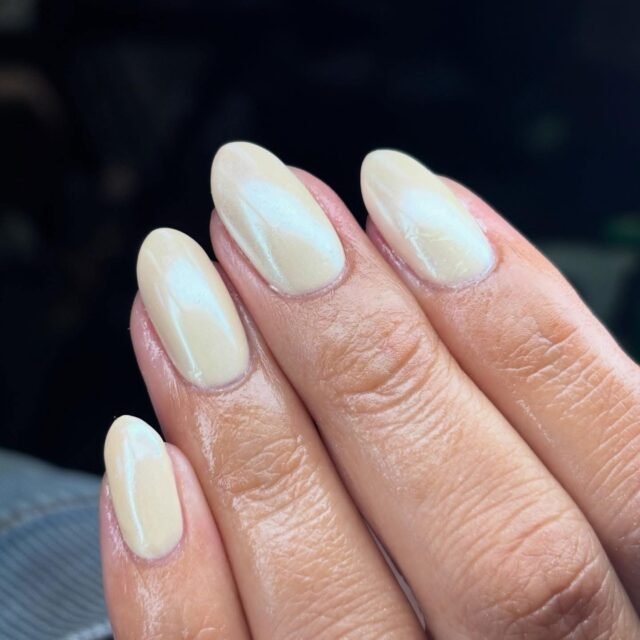 perfect yellow + chrome nails🤩💛✨@nailsbysarahliz#ohionailtech #luminarynailsystems #chrome #butteryellow