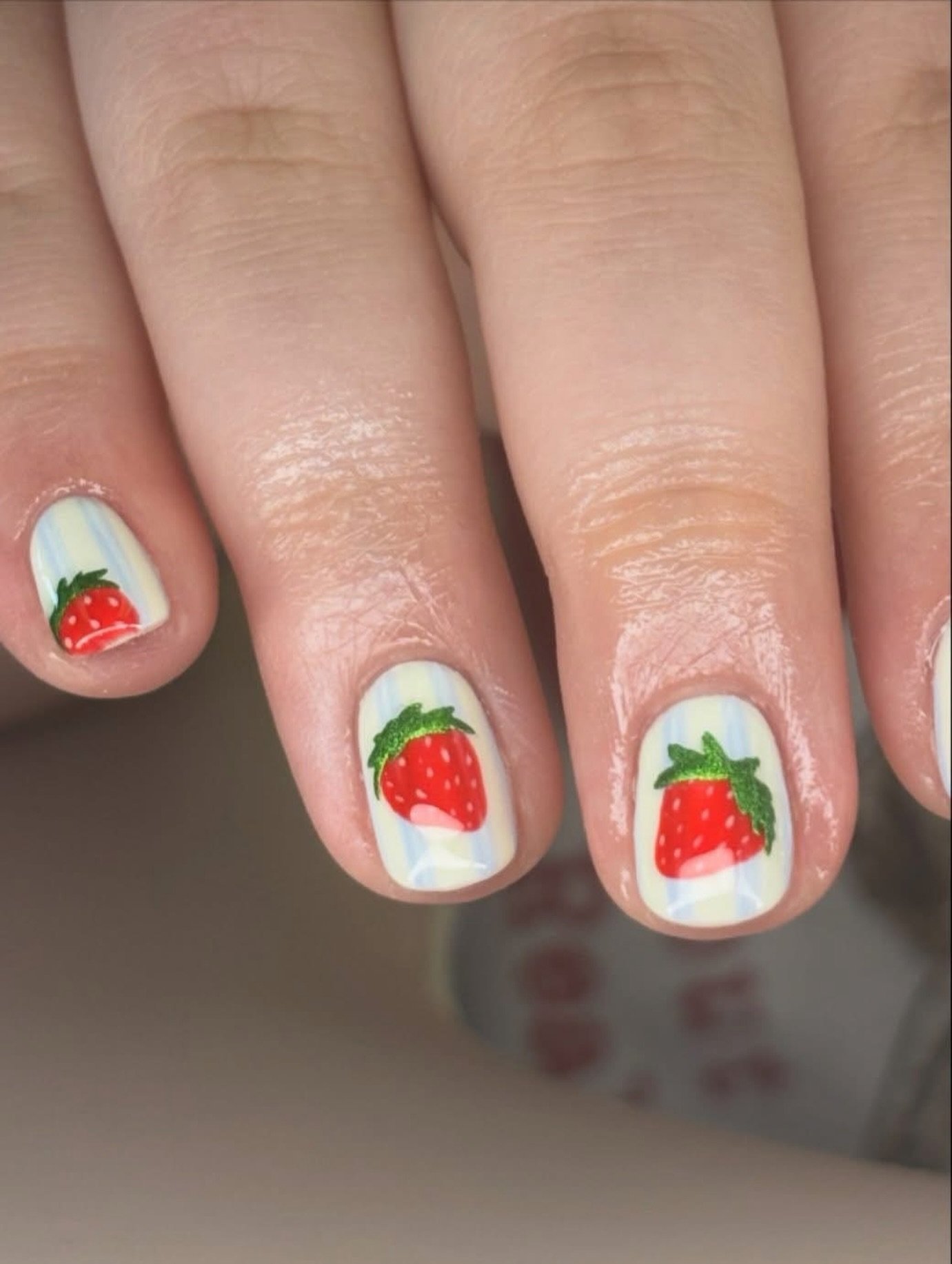 Strawberries but make them cool and chrome 🍓❇️
(Can someone make some different songs abt strawberries)@nailsbysarahliz#luminarynailsystems #ohionailtech #strawberries #chrome