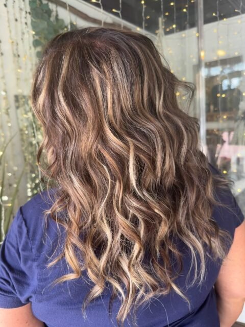 Sometimes a little highlight, lowlight and a toner is all you need! ✨✨ hair by @heathermbullock